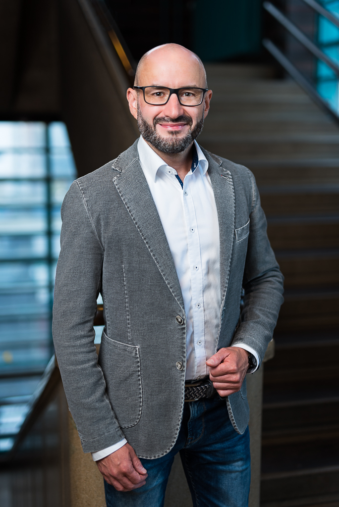 Portrait-Foto Georg Schmidinger in der Tabakfabrik Linz